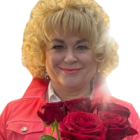 Нина Акаёмова
